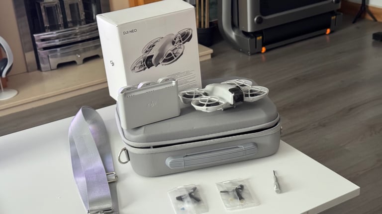 DJI NEO DRONE | 3x Batteries | Props | Carry case 