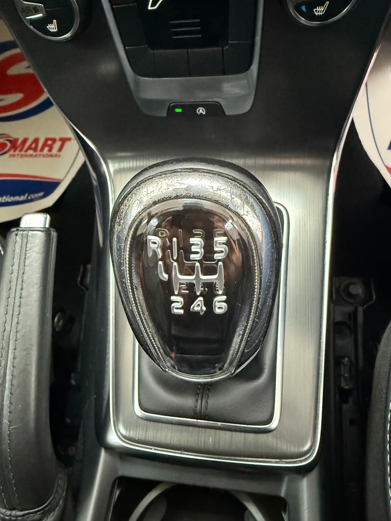 Volvo V40 1.6 T3 SE Blue Hatchback 61MPG Sat Nav WARRANTY 12 MONTHS MOT