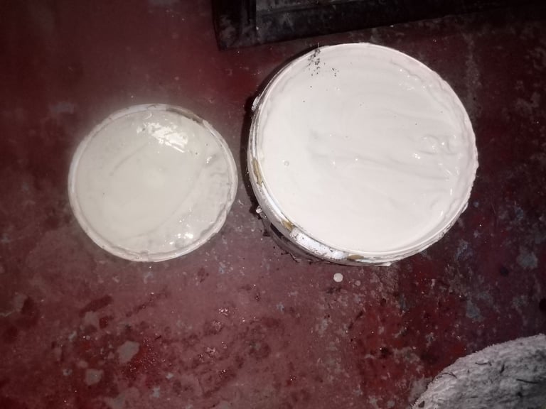 FREE - Strong vinyl floor and tile glue pot