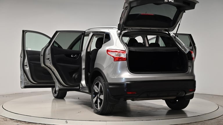 2015 Nissan Qashqai 1.6 dCi n-tec+ XTRON 2WD Euro 6 (s/s) 5dr HATCHBACK Diesel Automatic