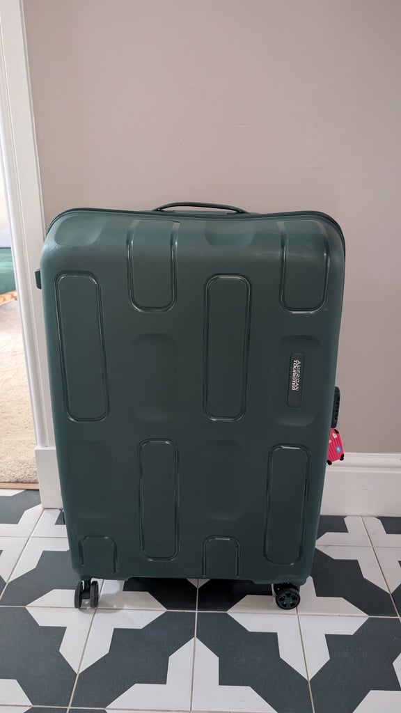 American Tourister - 3 large 100L suitcases (can be sold separately)