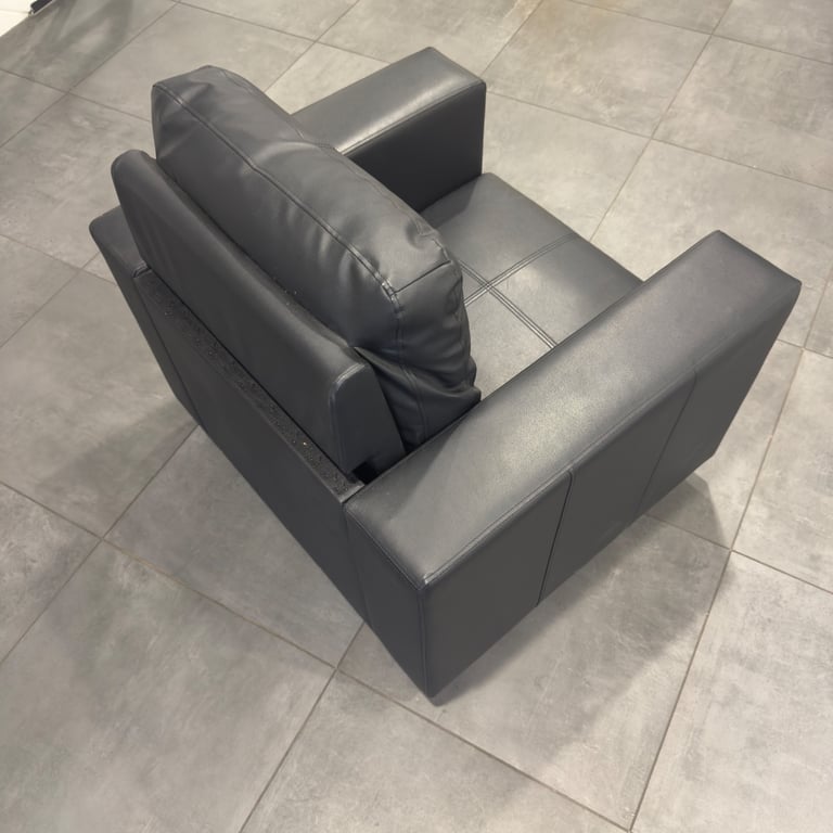 Single person Arm Chair - £50