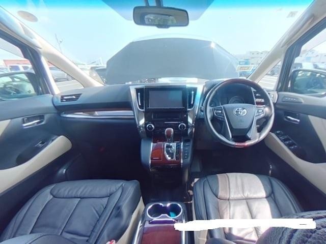 Toyota Alphard 2.5 auto black automatic 4wd only 51k miles due in november 2015