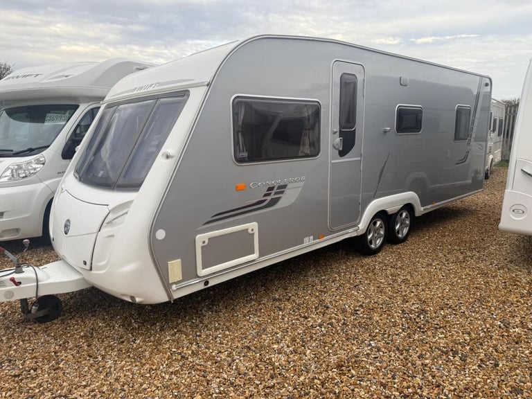 2008 Swift Conqueror 645 Fixed island  bed with new mattress