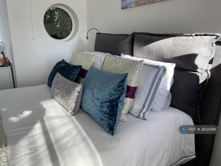 Studio flat in Surrenden Crescent, Brighton, BN1 (#2622599)