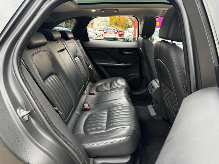 2017 Jaguar F-Pace 2.0d Portfolio 5dr Auto AWD ESTATE DIESEL Automatic