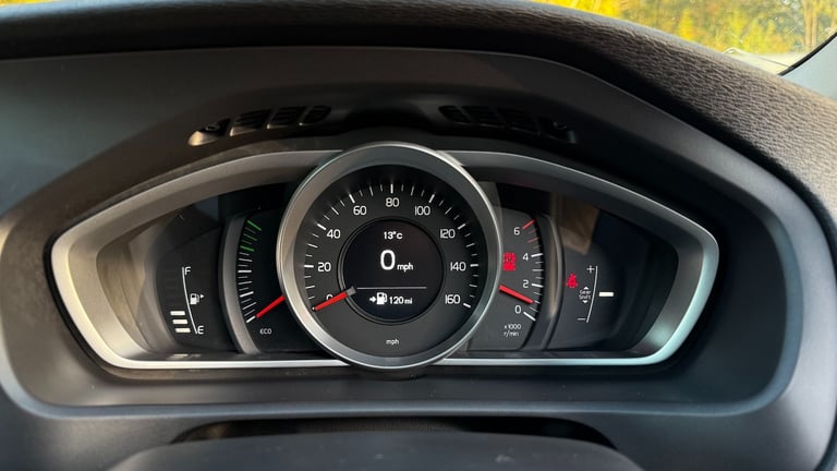 2014 Volvo V40 D2 SE Lux Nav 5dr , No VAT HATCHBACK Diesel Manual