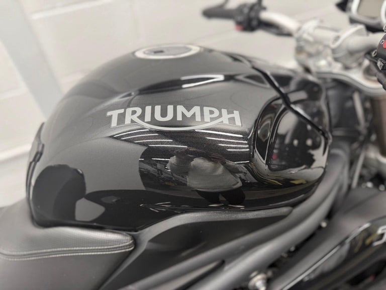 Triumph Speed Triple 1050 ** Nice Condition - 1 Owner - Warranty **