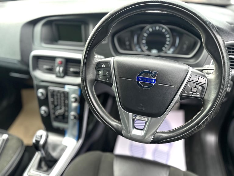 2015 Volvo V40 2.0 T2 R-Design Euro 6 (s/s) 5dr HATCHBACK Petrol Manual