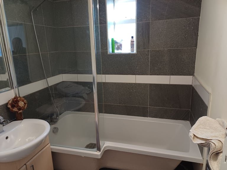 Bath plus screen plus shower