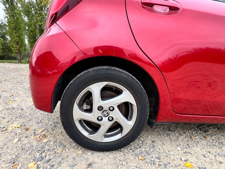 2016 Toyota Yaris 1.5 VVT-h Icon E-CVT Euro 6 5dr HATCHBACK Petrol/Electric Hybrid Automatic