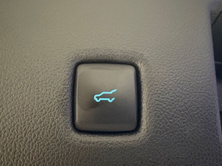 2022 Ford Kuga 2.5 Duratec 14.4kWh Vignale SUV 5dr Petrol Plug-in Hybrid CVT Euro 6 (s/s)  HATCHB...