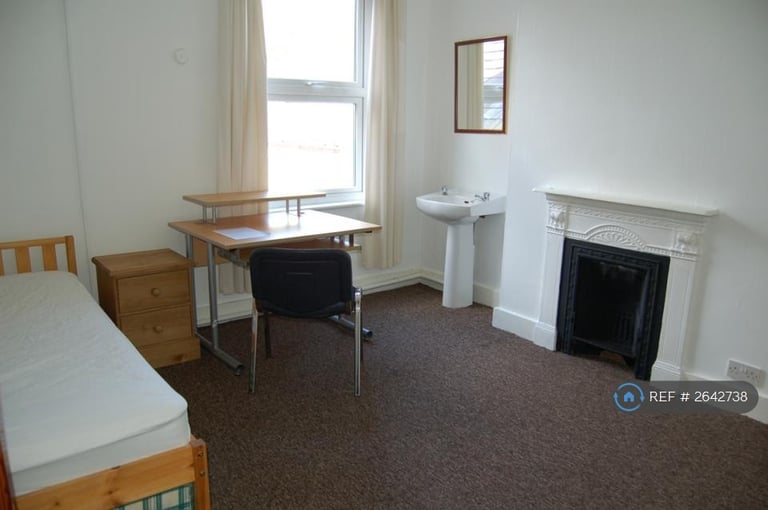 8 bedroom house in Cowley Road, Oxford, OX4 (8 bed) (#2642738)