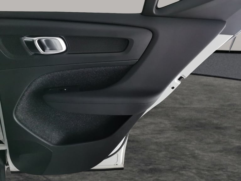 2020 Volvo XC40 1.5 T3 Momentum SUV 5dr Petrol Auto Euro 6 (s/s) (163 ps) - SENSUS SAT NAV  Suv P...