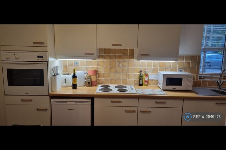 2 bedroom flat in Upper Gray Street, Edinburgh, EH9 (2 bed) (#2646478)