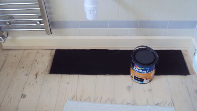 Dulux 2.5 litres Easycare paint in Rich Black matt almost new