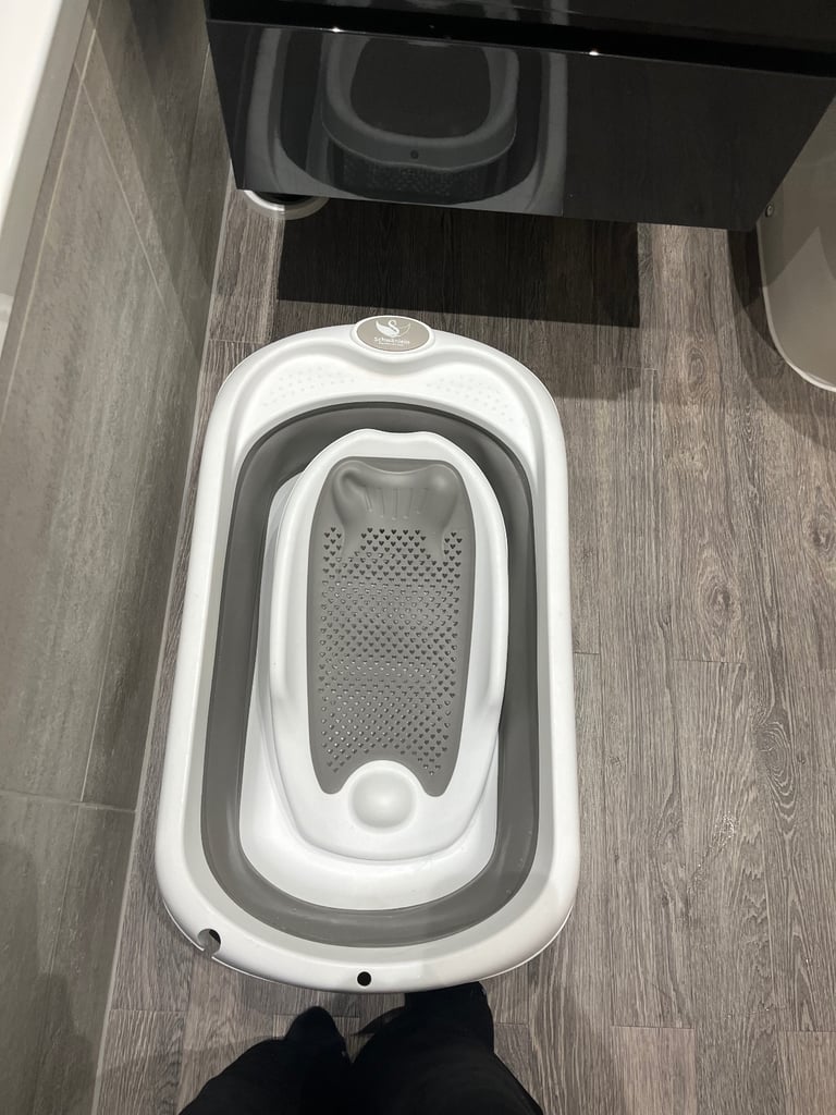 Baby bath tub 