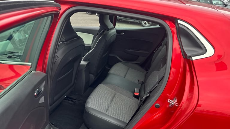 2022 Renault Clio 1.6 E-TECH Hybrid 140 SE Edition 5dr Auto HATCHBACK PETROL/ELECTRIC Automatic