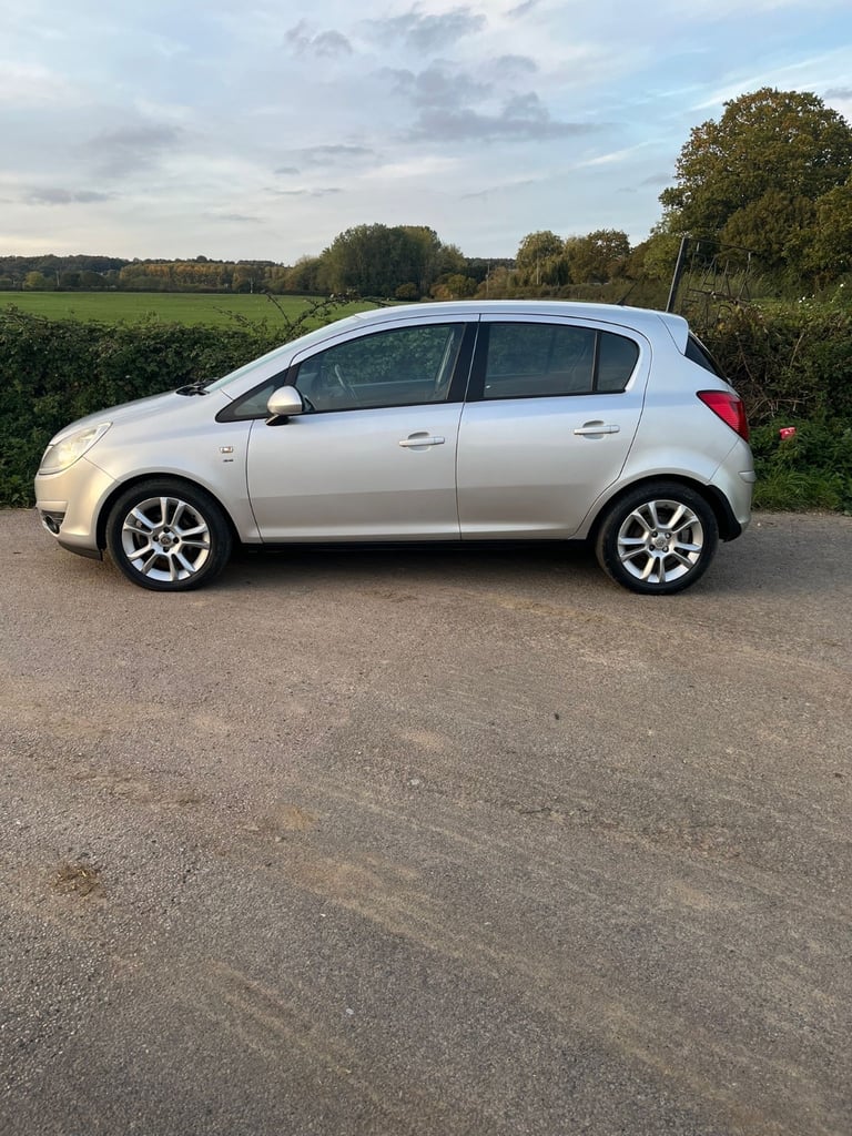 Vauxhall Corsa SXI, 1 year MOT, lots of service history, great car to drive and great condition! 