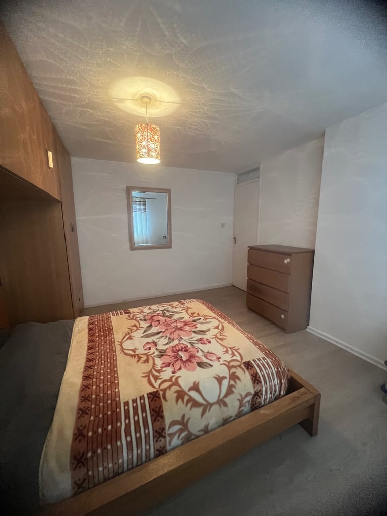 Double bedroom to rent in East Finchley 