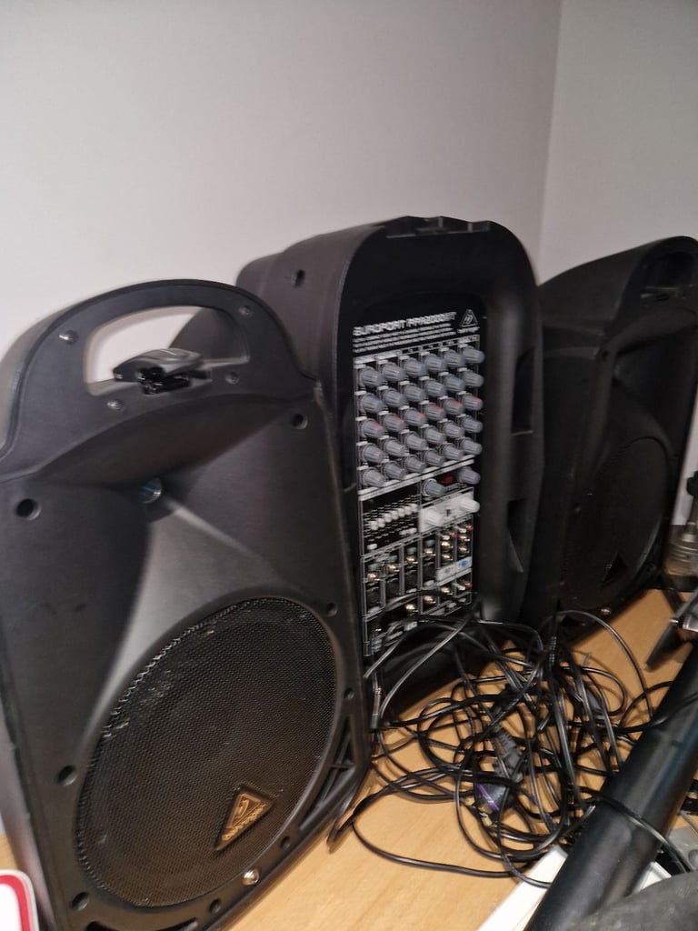 Behringer Europort PPA2000BT 8 Channel Portable PA System( like new 