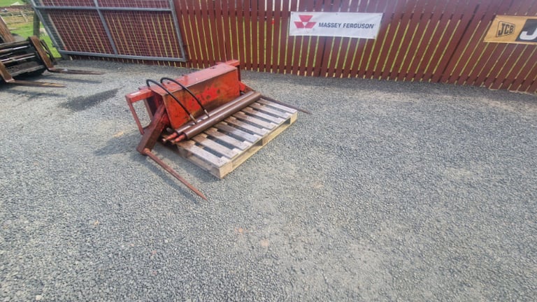 Tractor front loader Chilton bale cuddler with removable sleeves euro 