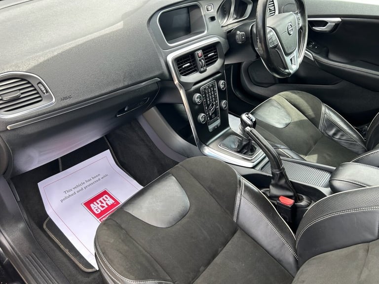 2017 Volvo V40 2.0 T2 R-Design Nav Plus Hatchback 5dr Petrol Manual Euro 6 (s/s) (122 ps) Hatchba...