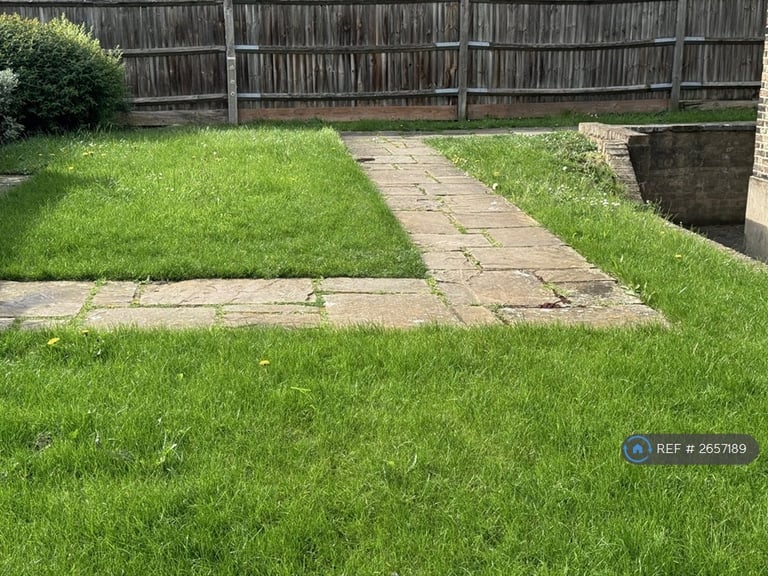 1 bedroom flat in Stoke Newington, London, N16 (1 bed) (#2657189)