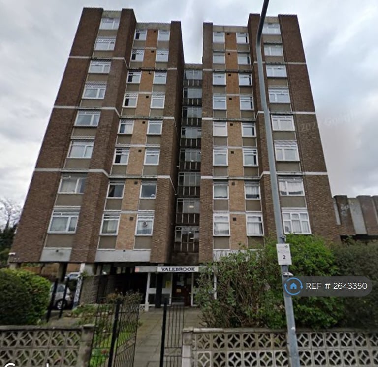 image for 2 bedroom flat in Valebrook, Ilford, IG1 (2 bed) (#2643350)