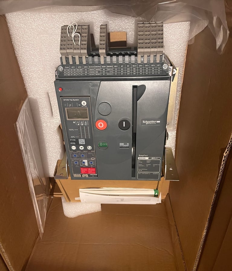 image for Schneider EasyPact MVS16C3NW2L 1600A 3P ACB ET2I – NEW Old Stock (Open Box)