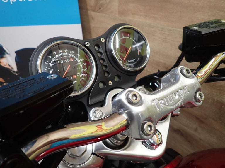 TRIUMPH LEGEND 885 1999