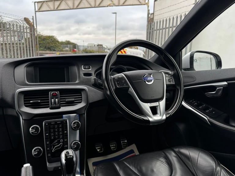 2015 15 VOLVO V40 1.6 D2 R-DESIGN LUX HATCHBACK 5DR DIESEL MANUAL EURO 5 (S/S) (