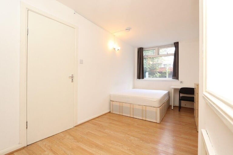 Island Gardens • Double Room •  Available Now • 0 Deposit Available • 