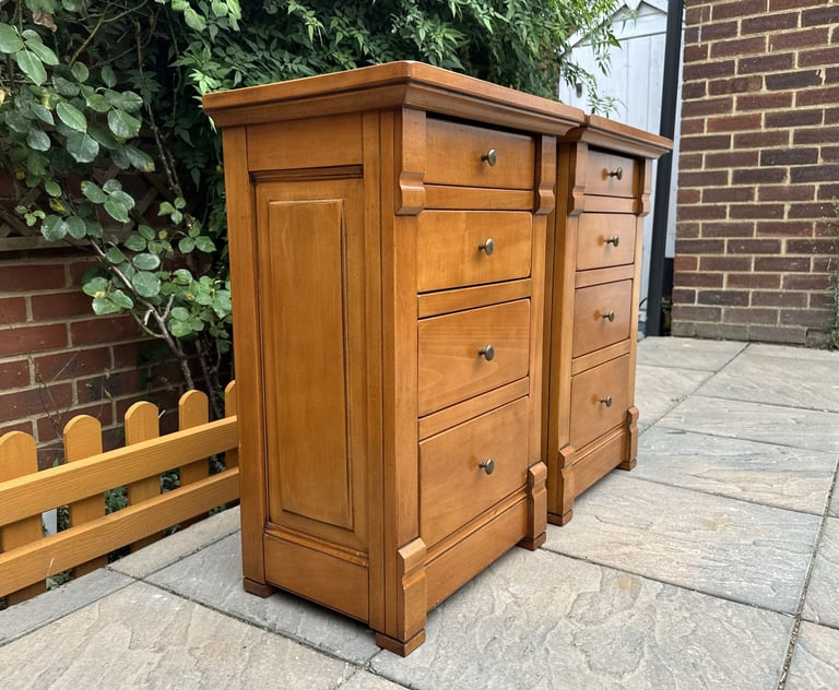 Pair of Luxury And So To Bed Manoir 4 Draw Bedside Chests – Great Condition – RRP £2,570