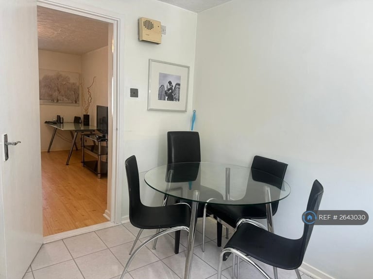 2 bedroom flat in Renoir Court, London, SE16 (2 bed) (#2643030)