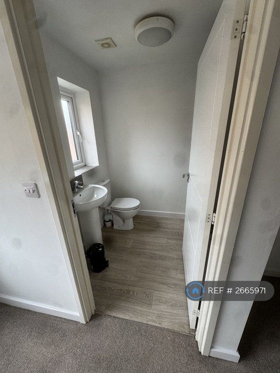 3 bedroom house in Ashover Avenue, Manchester, M12 (3 bed) (#2665971)