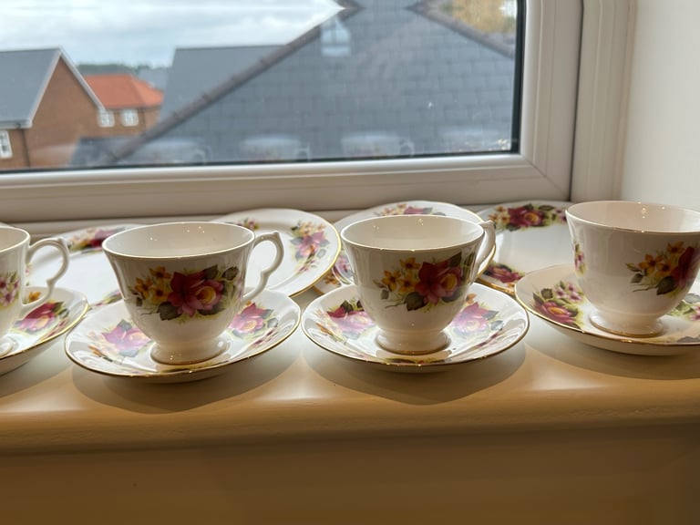 Antique Vintage Gainsborough Bone China dinner set x18