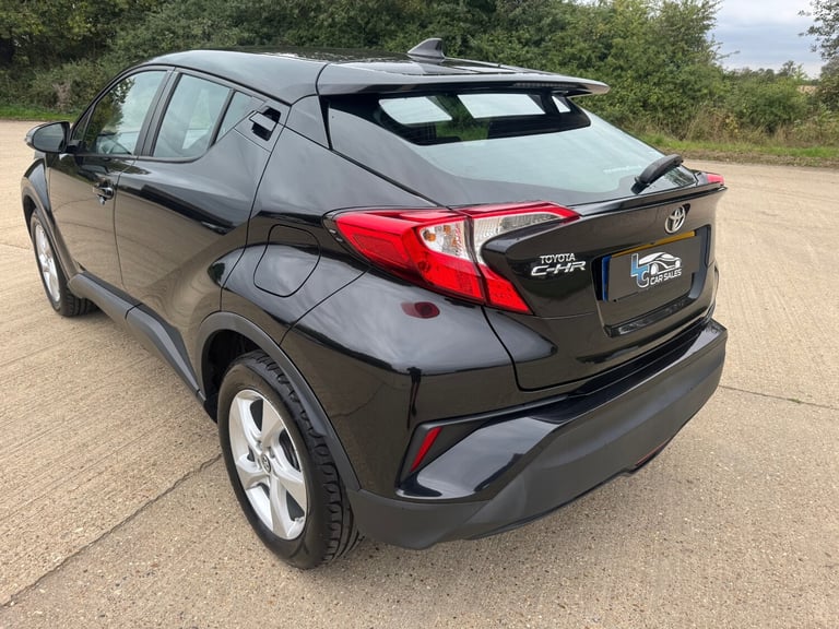 2017 Toyota C-HR 1.2T Icon 5dr - service history - colour screen  HATCHBACK Petrol Manual