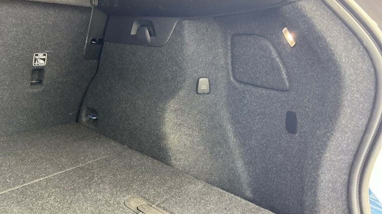 2022 Volvo XC40 2.0 B4P Plus Dark 5dr AWD Auto ESTATE PETROL Automatic