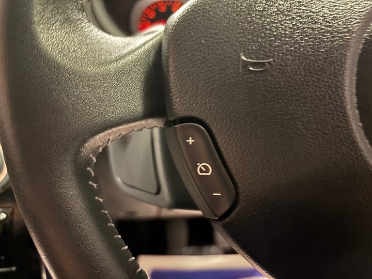 2012 Renault Clio 1.2 16V Dynamique TomTom 5dr HATCHBACK Petrol Manual