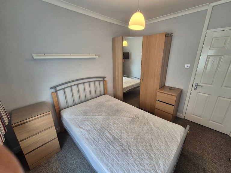 Room in Shared House with Shared Bathroom