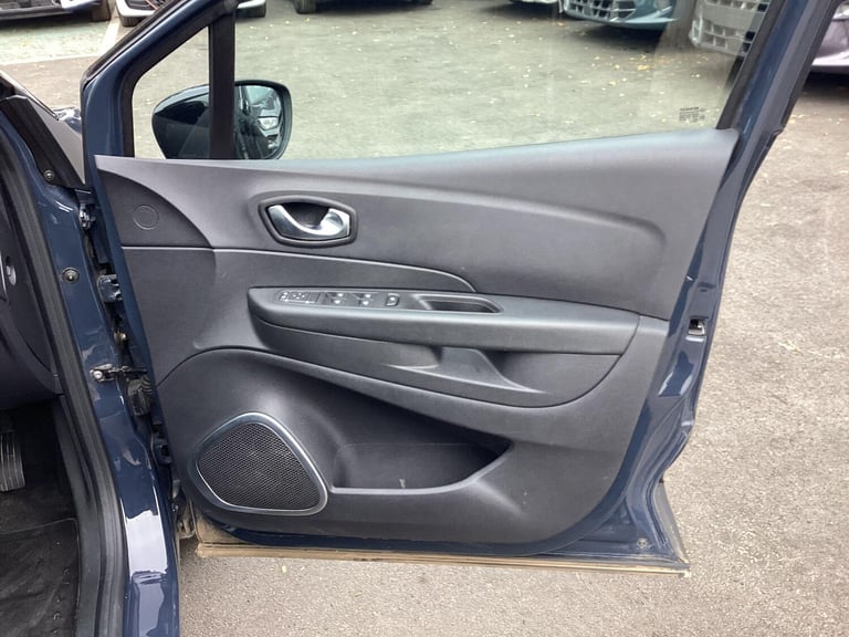  Renault Captur Dynamique Nav TCe 90 Petrol Manual