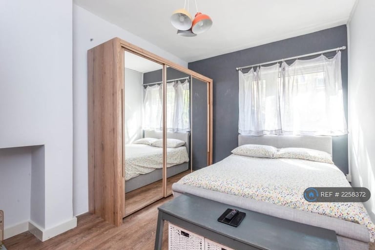 image for 1 bedroom flat in Sceptre House, London, E1 (1 bed) (#2258372)