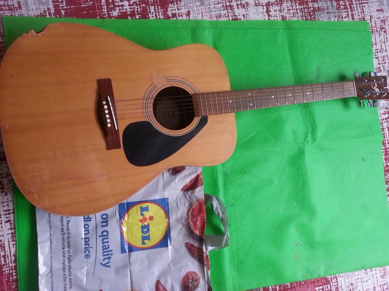 Large size guitar with good sound quality
