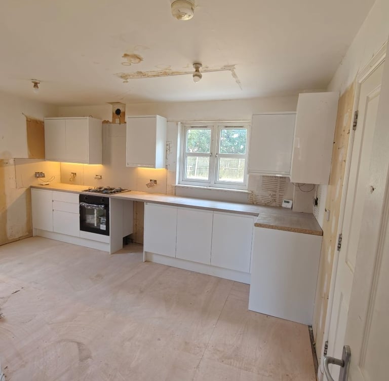 Howdens Kitchen - White Gloss - Brand New with the wrapping