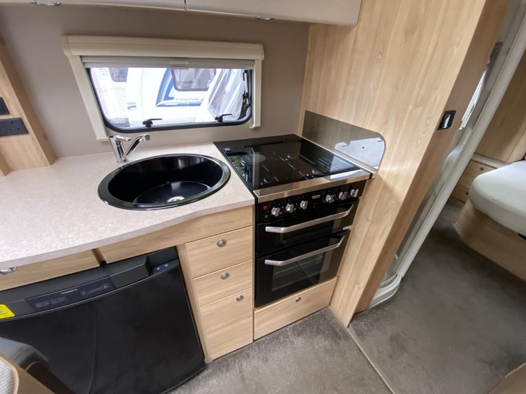 ELDDIS RAMBLER 18/4 - 2017 - ISLAND BED - 4 BERTH - MOVER - PRISTINE 