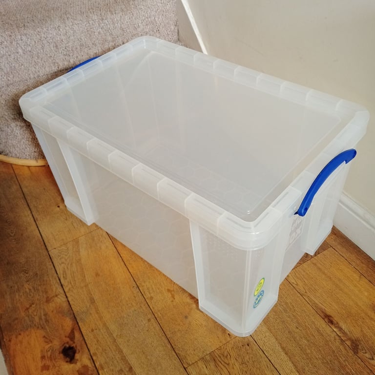 84 L useful box storage with a lid