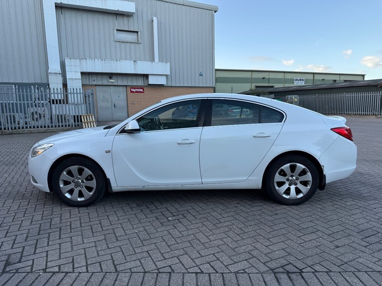 Vauxhall, INSIGNIA, Hatchback, 2013, Manual, 1956 (cc), 5 doors