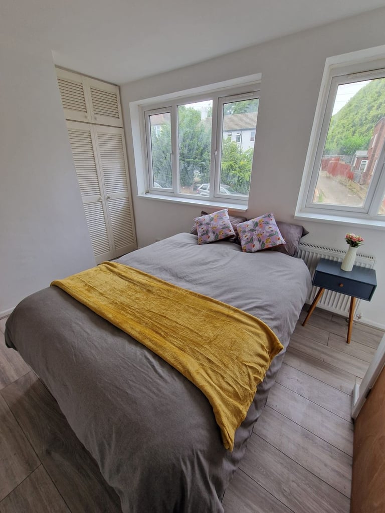 Room to let rent single ensuite luton town cheap lu1 universal dss credit benefits