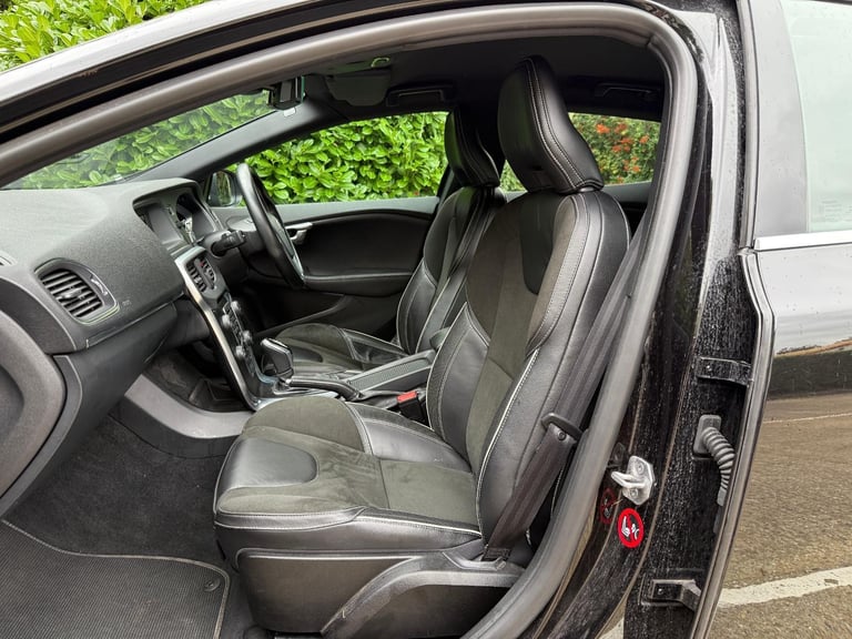 Volvo V40 2.0 D2 R-Design Auto Euro 6 5dr DIESEL AUTOMATIC 2015/65
